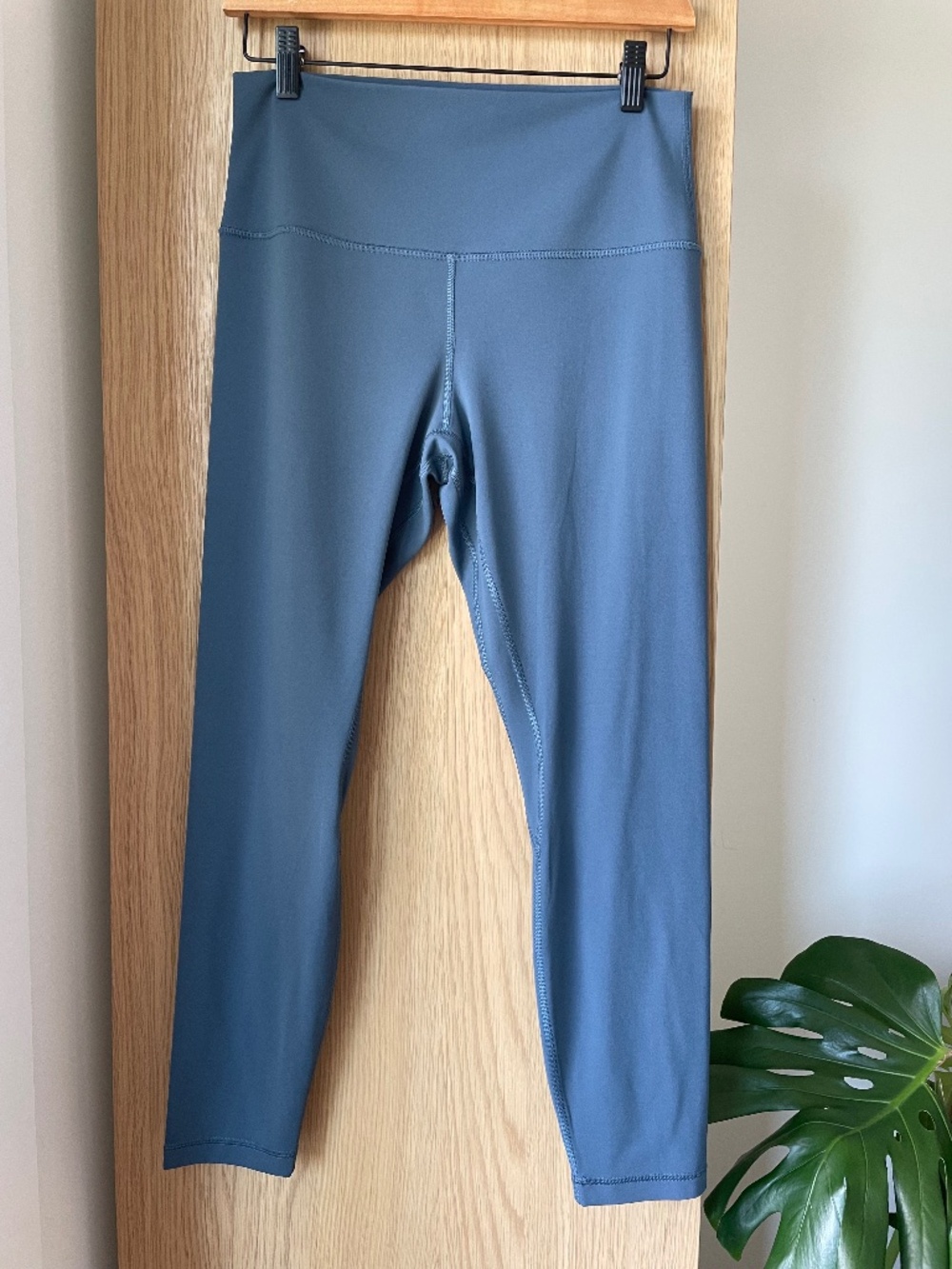 Lululemon Align HR Pant 25” - Size 10